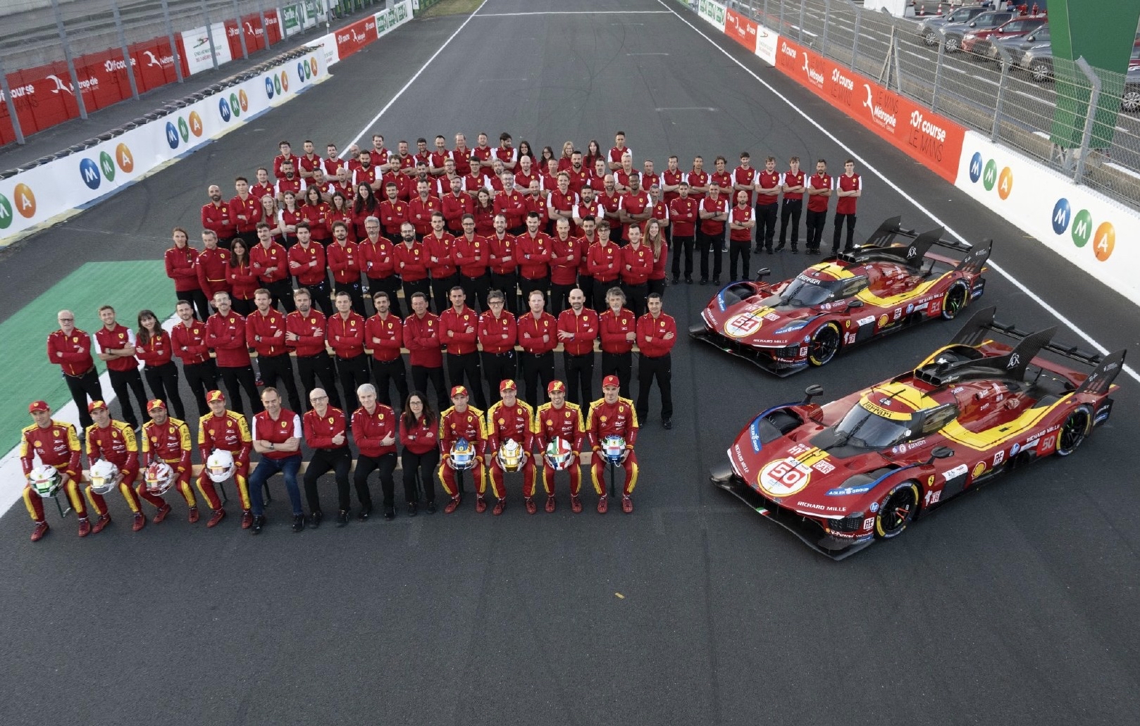 索伯车队横扫法拉利，塞恩斯点燃赛场