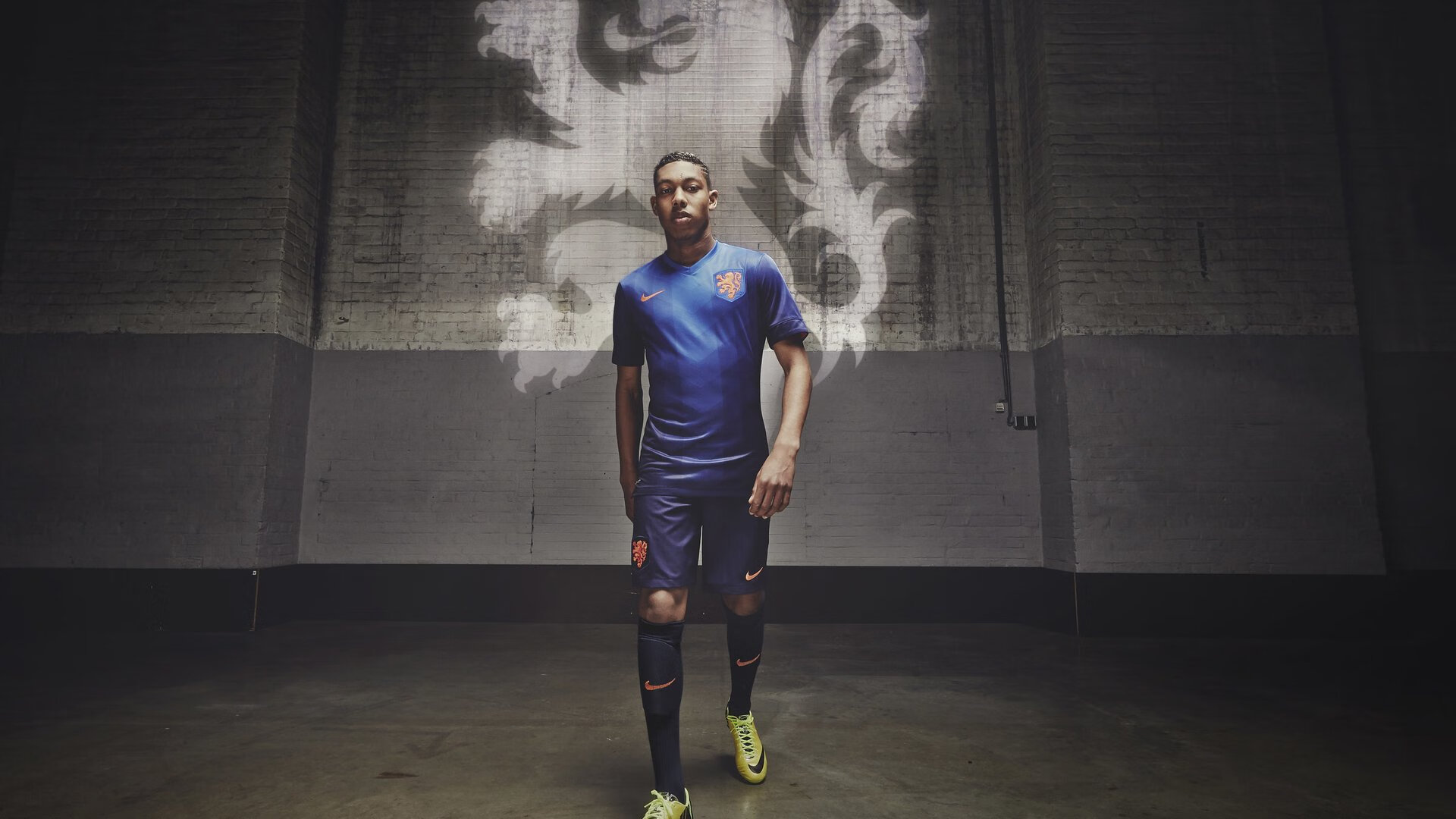 勒沃库森冲垮喀麦隆，阿克，那个在风暴眼中沉静的关键先生